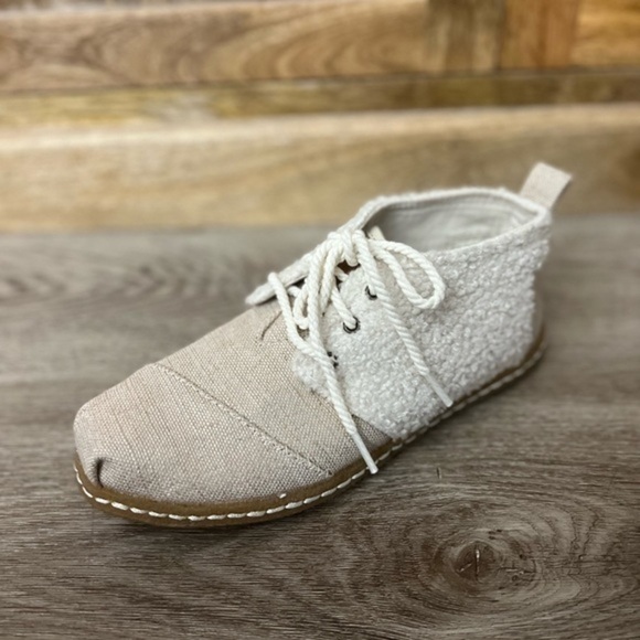 Toms New Bota Textile Sneaker in Gold and Beige Bouckle with Laces. - Picture 5 of 10